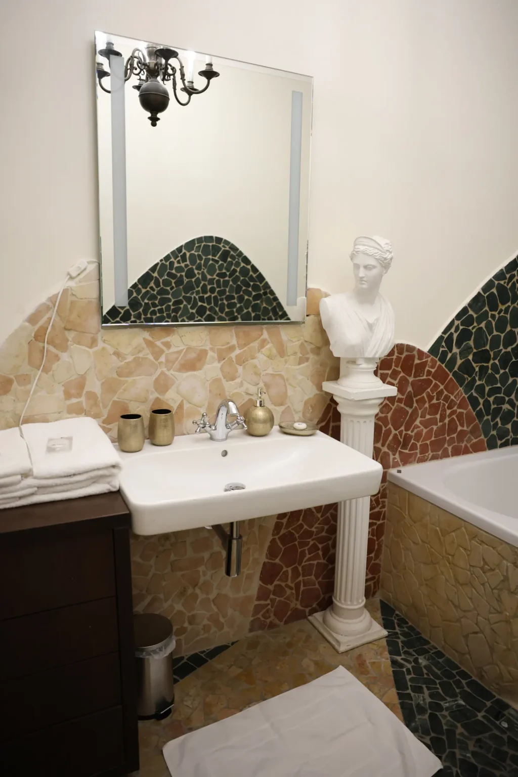 Bojnicky-Vinny-Dom-Hotel-Bojnice-Ubytovanie-v-Bojniciach-Deluxe-Izba-Dunaj-11