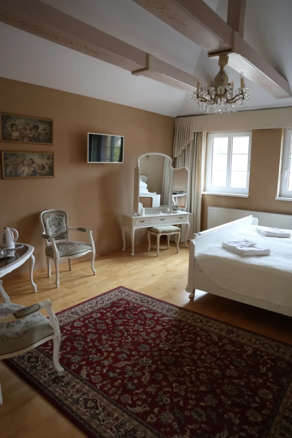 Bojnicky-Vinny-Dom-Hotel-Bojnice-Ubytovanie-v-Bojniciach-Deluxe-izba-Tokaj-2