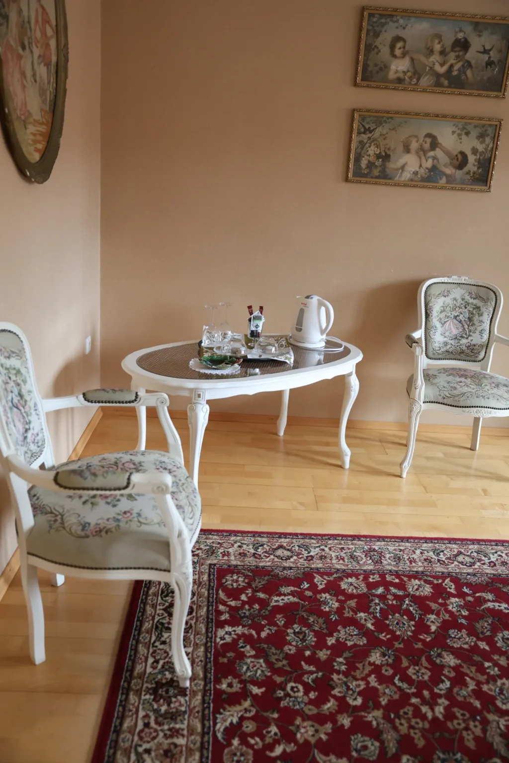 Bojnicky-Vinny-Dom-Hotel-Bojnice-Ubytovanie-v-Bojniciach-Deluxe-izba-Tokaj-3