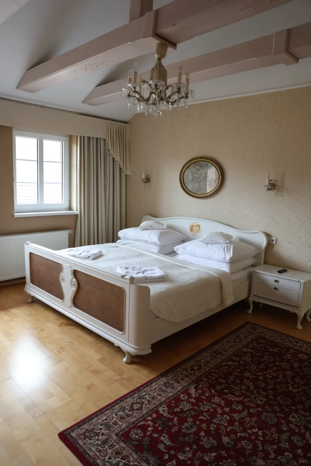 Bojnicky-Vinny-Dom-Hotel-Bojnice-Ubytovanie-v-Bojniciach-Deluxe-izba-Tokaj-7