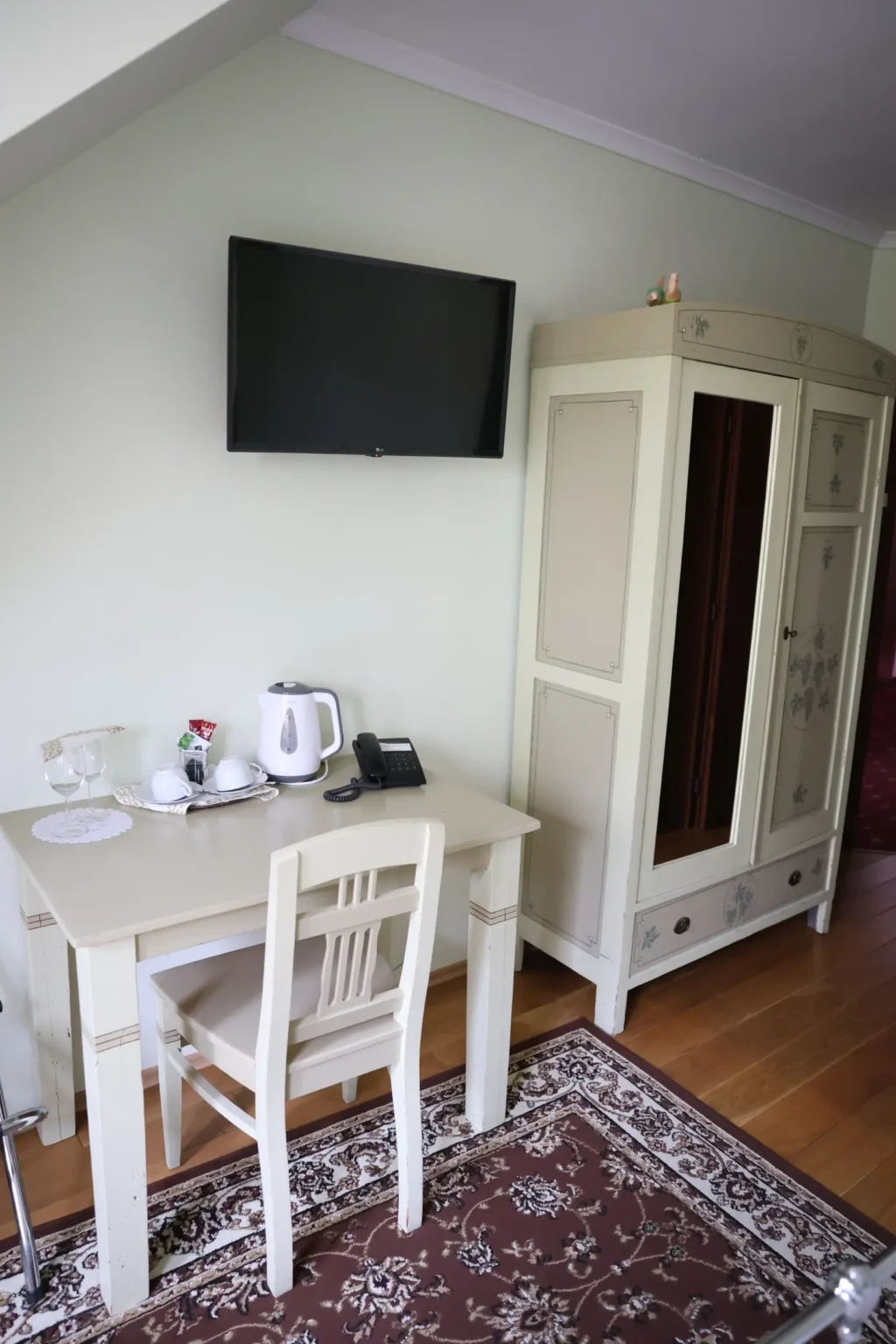 Bojnicky-Vinny-Dom-Hotel-Bojnice-Ubytovanie-v-Bojniciach-izba-classic-8