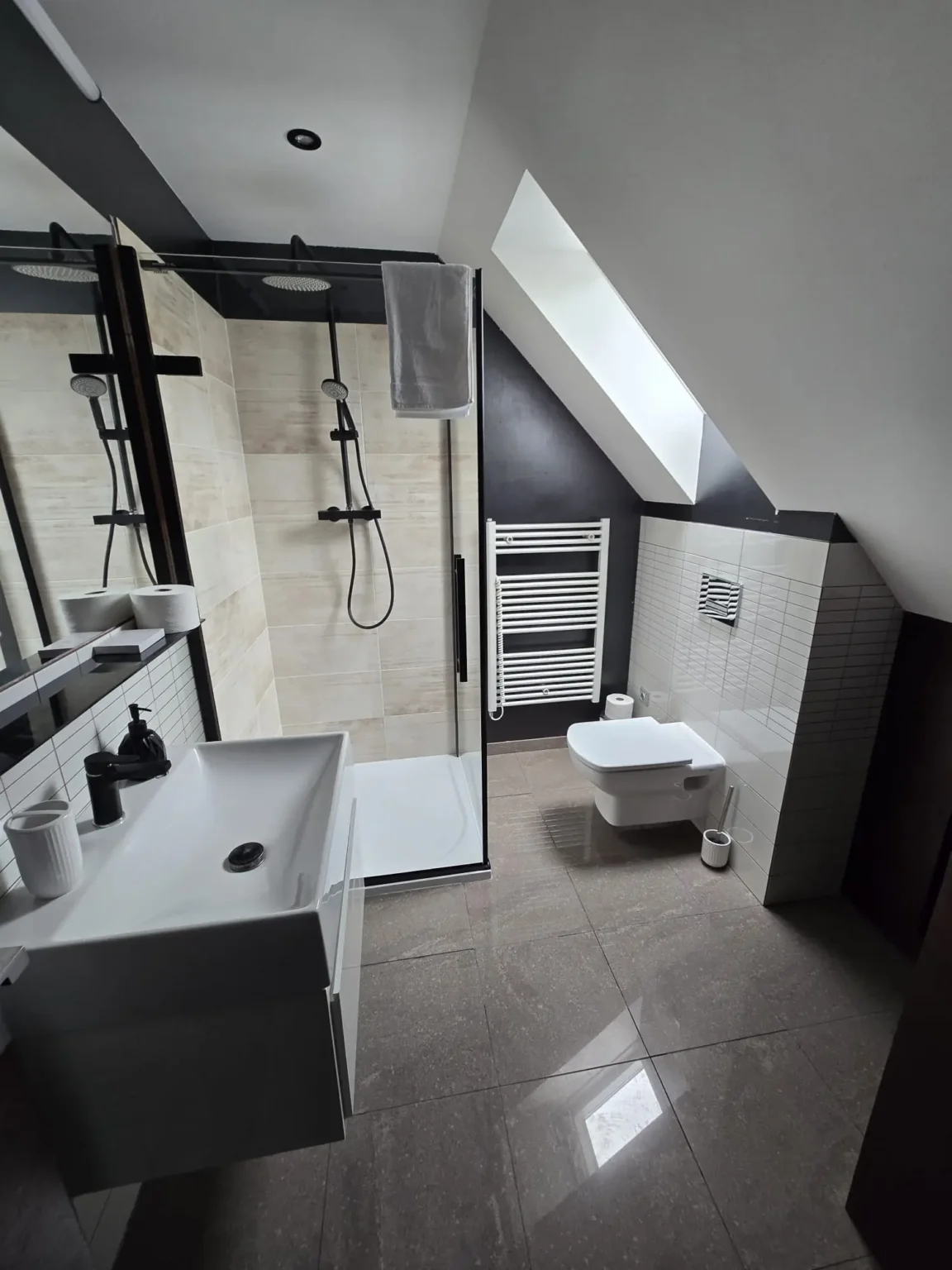 Bojnicky-Vinny-Dom-Hotel-Bojnice-Podkrovný-apartmán-1