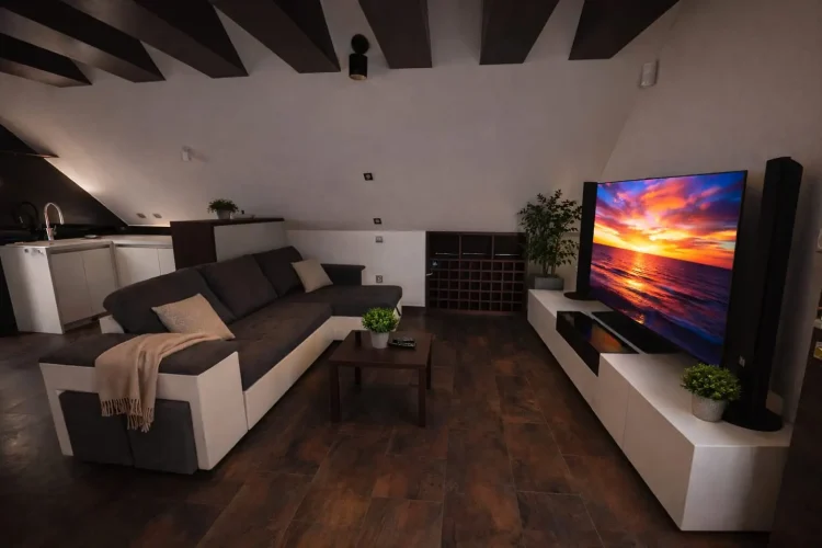 Bojnicky-Vinny-Dom-Hotel-Bojnice-Podkrovný-apartmán-0